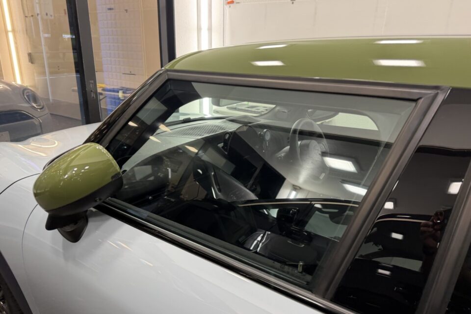 MINI 5ドア(F65)ダブルサンルーフ＆運転席・助手席に透明遮熱フィルム施工